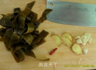 海带排骨汤（养生汤）（电饭锅菜谱3）的做法步骤：2