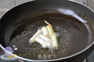【鲁菜】——葱烧海参的做法步骤：2