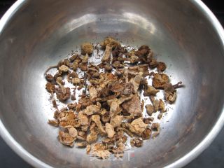 土豆香菇炖鸭子的做法步骤：1