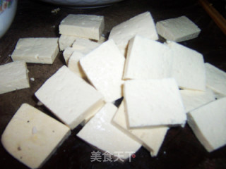 葱爆孜然豆腐的做法步骤：1