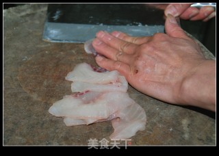 水果入馔味更佳－－芒果炒鱼片的做法步骤：2