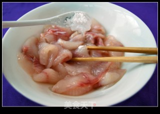 水果入馔味更佳－－芒果炒鱼片的做法步骤：3