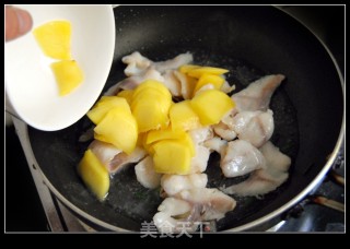水果入馔味更佳－－芒果炒鱼片的做法步骤：11