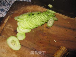 【鲁菜】凉拌黄瓜粉丝的做法步骤：2
