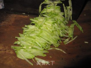 【鲁菜】凉拌黄瓜粉丝的做法步骤：3