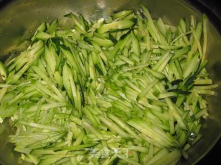 【鲁菜】凉拌黄瓜粉丝的做法步骤：4