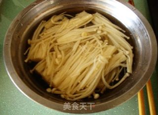 葱油拌金针菇的做法步骤：4