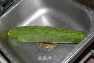 丝瓜肉丸汤的做法步骤：1