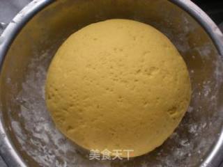 南瓜玫瑰馒头的做法步骤：2