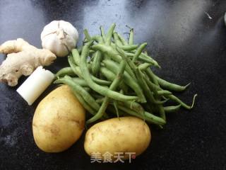 鲁菜--土豆炖四季豆的做法步骤：1