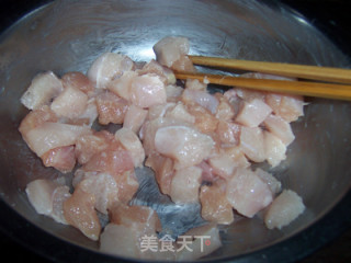 橙汁杂果鸡丁的做法步骤：1