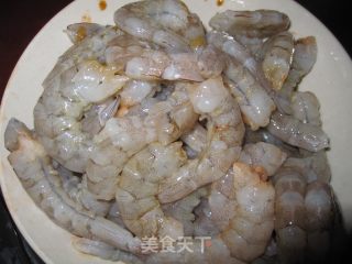【鲁菜】油炸大虾的做法步骤：3