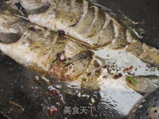 【鲁菜】油焖鲈鱼的做法步骤：7