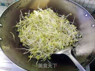 豆芽回锅肉的做法步骤：3