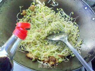 豆芽回锅肉的做法步骤：6