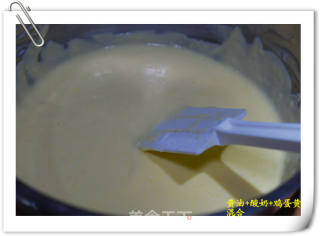 非常成功的酸奶蛋糕~~~不比CHEESE差哦的做法步骤：4
