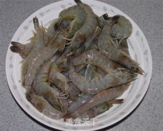 焖大虾的做法步骤：1