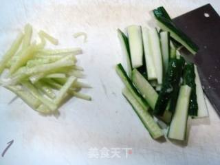 椒油炝瓜条的做法步骤：1