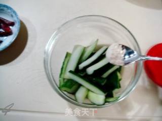 椒油炝瓜条的做法步骤：4