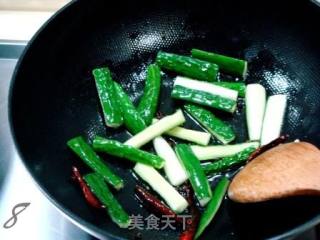 椒油炝瓜条的做法步骤：8