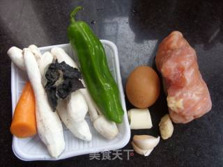 鸡腿菇烹鸡肉饼的做法步骤：1