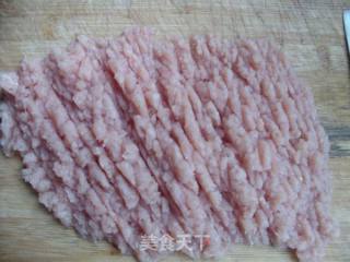鸡腿菇烹鸡肉饼的做法步骤：2