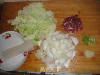 猪肉白菜炖粉条的做法步骤：1