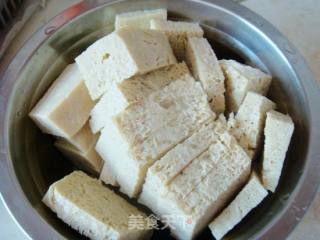 木耳烧豆腐的做法步骤：2