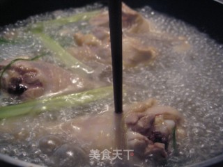 红油口水鸡的做法步骤：2