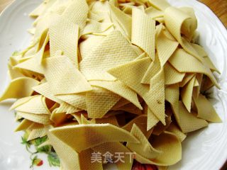 尖椒干豆腐的做法步骤：1