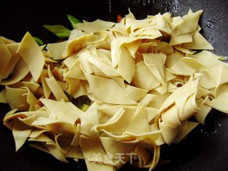 尖椒干豆腐的做法步骤：4