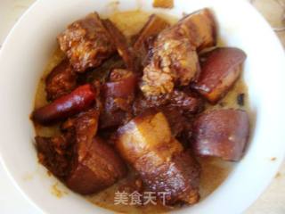 红烧肉炒三样的做法步骤：1