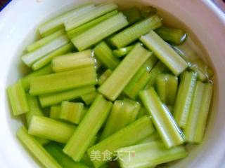 红烧肉炒三样的做法步骤：3