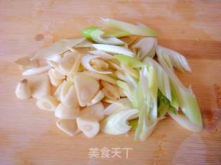 红烧肉炒三样的做法步骤：4