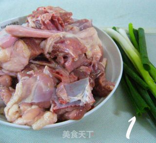 一道非传统的鲁式官府菜------红烧鸭块（包含能使鸭肉更加软嫩的方法）的做法步骤：1