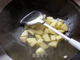 土豆猪蹄的做法步骤：8