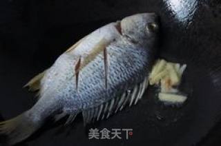 豆酱烧黄秋鱼的做法步骤：2