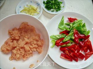 美丽又美味的营养菜---彩椒炒鸡排的做法步骤：1