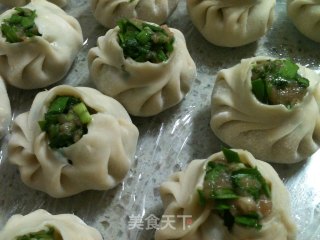 韭菜生煎小笼包的做法步骤：1