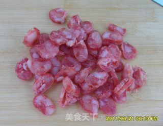 懒人版腊肠煲仔饭 （电饭煲菜谱4）的做法步骤：1