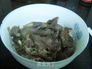 腊舌头炒青椒的做法步骤：9