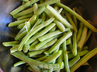 干煸棍儿豆的做法步骤：1