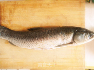 一鱼两吃松鼠鱼的做法步骤：1