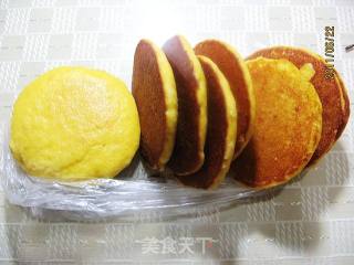 玉米饼子炒咸鱼的做法步骤：1