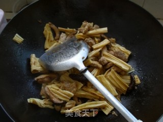 蘑菇腐竹炒瘦肉的做法步骤：7