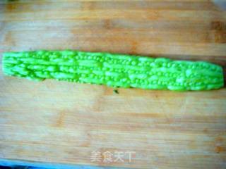 【鲁菜】--苦瓜鸡蛋饼的做法步骤：1