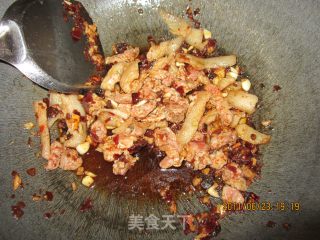 香煎肉双色剁椒鱼头的做法步骤：4