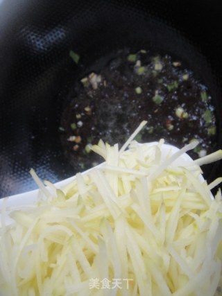 [八大菜系之鲁菜]－－酱炒土豆丝的做法步骤：4
