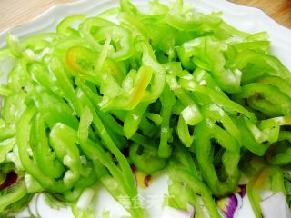 青椒烧头菜的做法步骤：2