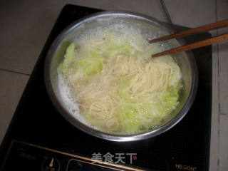 蕃茄排骨拉面的做法步骤：7